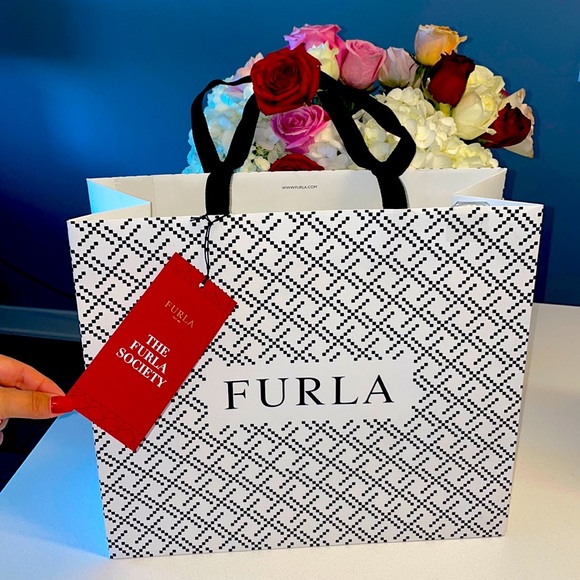 Furla paper bag shop